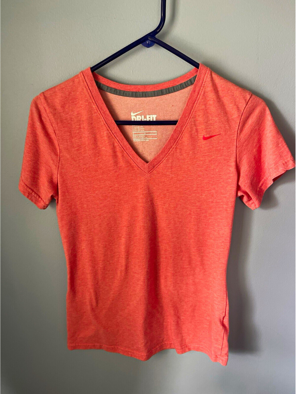 Nike Dri-FIT Slim Fit Pink V-Neck Short Sleeve Polyester Gym Tee Size M